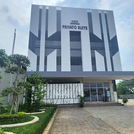 Oyo 2816 Privato Suite Kembaran Exterior photo