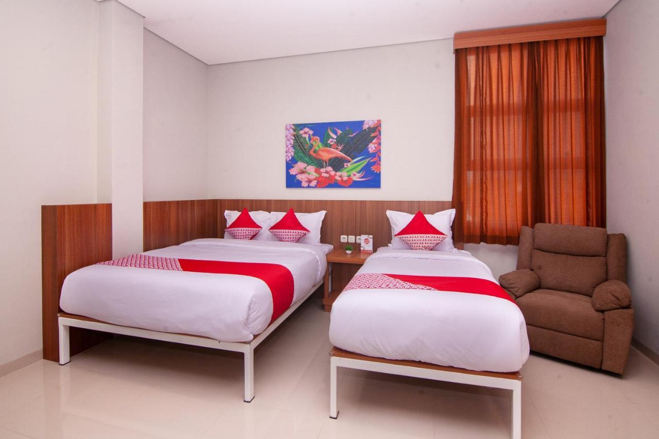 Oyo 2816 Privato Suite Kembaran Exterior photo