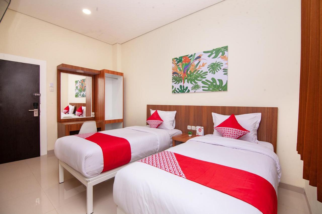 Oyo 2816 Privato Suite Kembaran Exterior photo