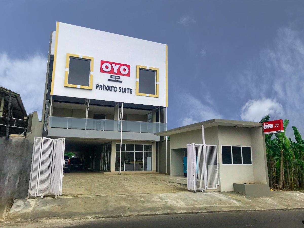 Oyo 2816 Privato Suite Kembaran Exterior photo