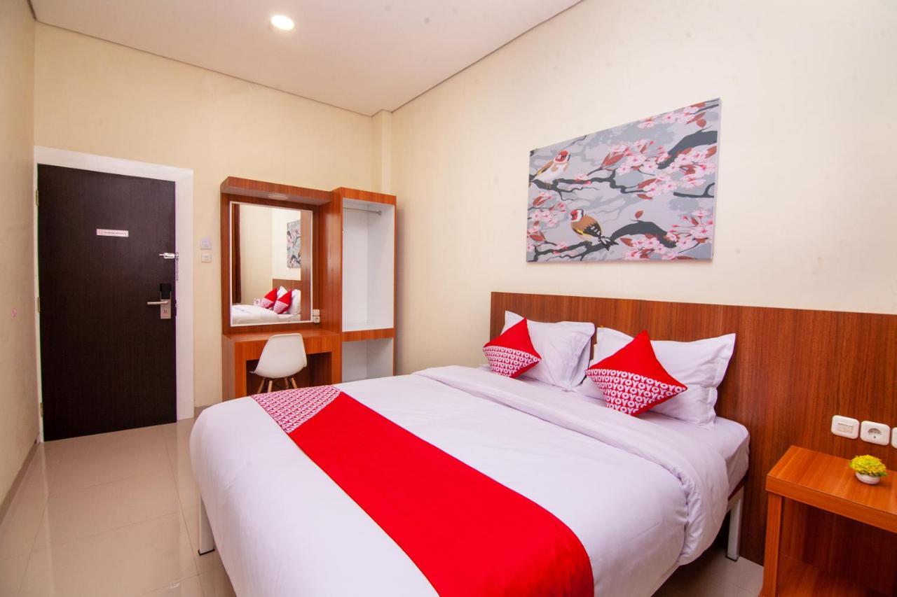 Oyo 2816 Privato Suite Kembaran Exterior photo